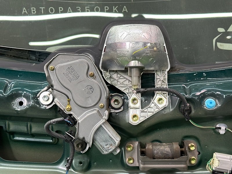 Крышка багажника Toyota Avensis