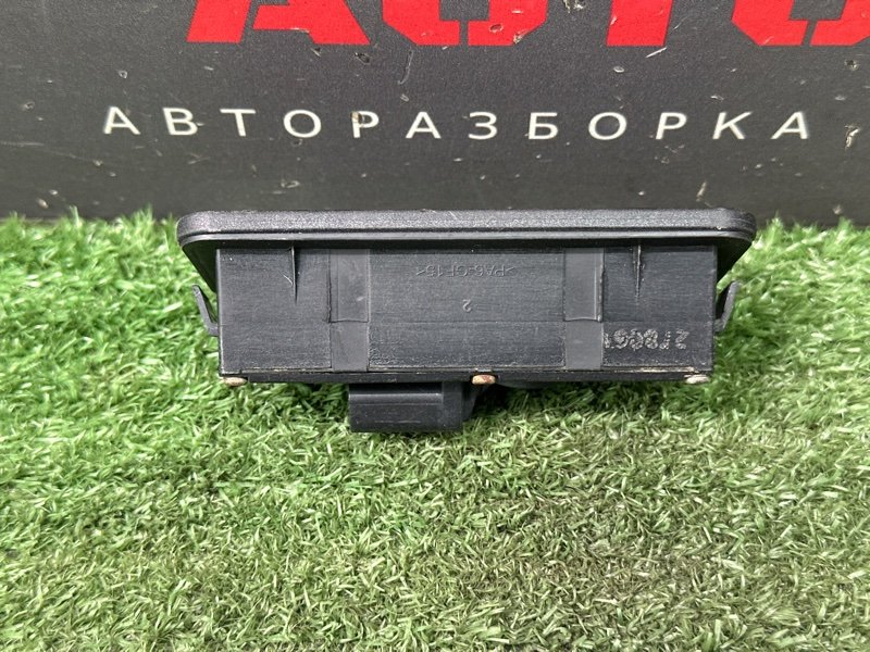 Кнопка открывания багажника Ford Focus 2