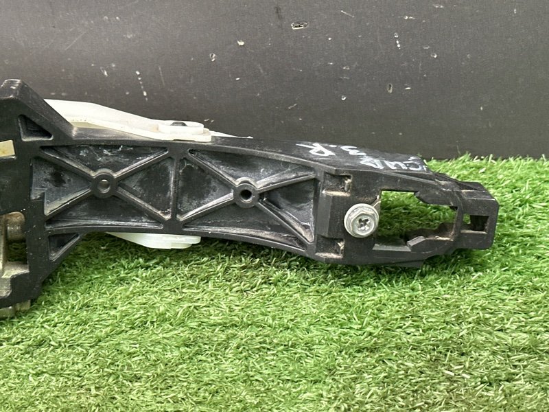 Кронштейн ручки двери Kia Ceed 1