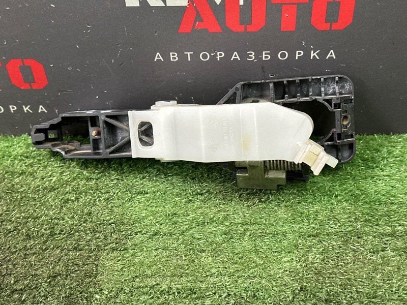 Кронштейн ручки двери Kia Ceed 1