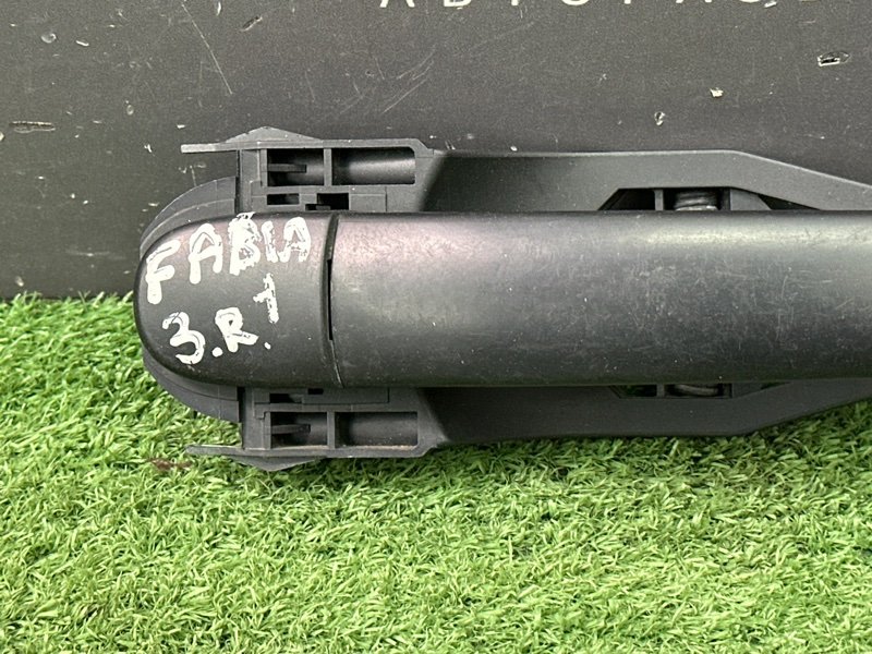 Ручка двери наружная в сборе Skoda Fabia 1