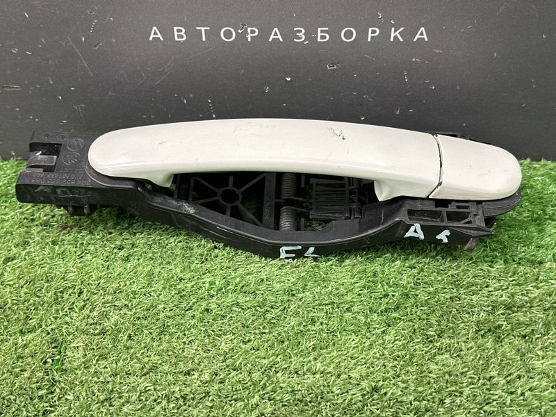 Ручка двери наружная в сборе Skoda Fabia 1