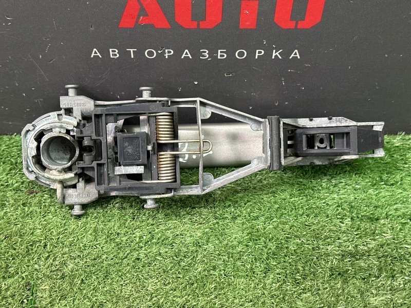 Ручка двери наружная в сборе Skoda Octavia A5
