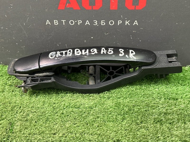 Ручка двери наружная в сборе Skoda Octavia A5