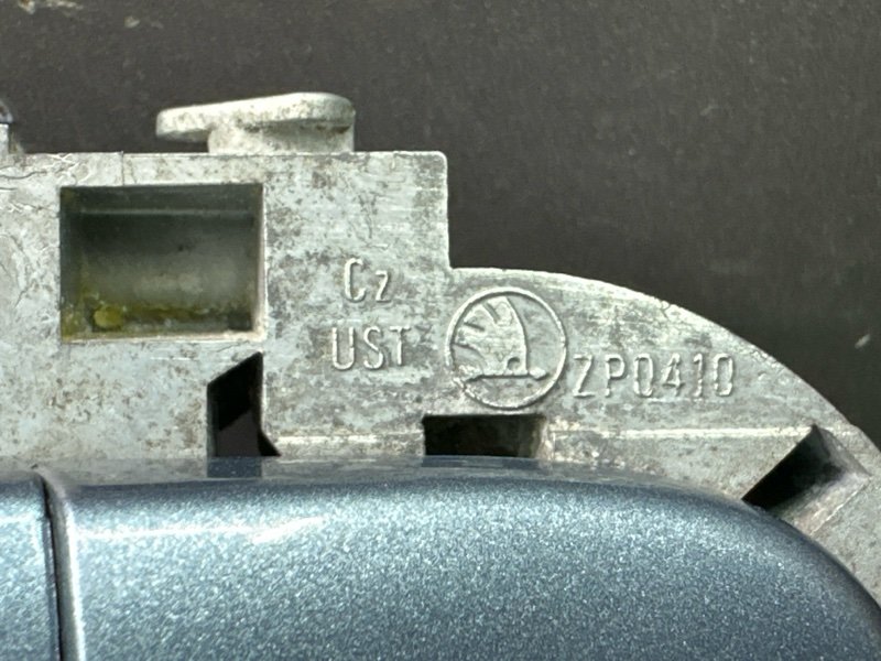 Ручка двери наружная в сборе Skoda Octavia A5