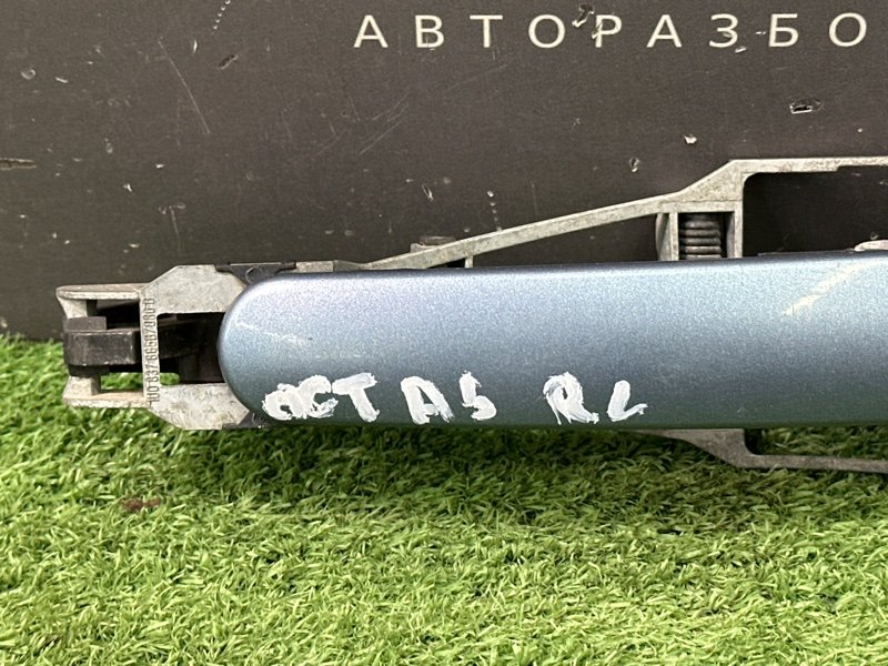 Ручка двери наружная в сборе Skoda Octavia A5