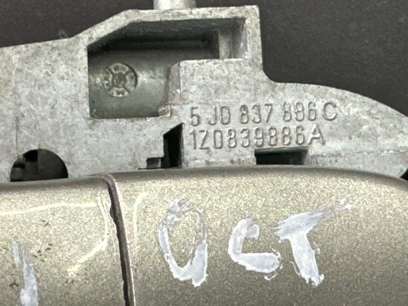 Ручка двери наружная в сборе Skoda Octavia A5