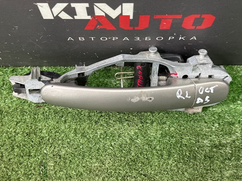 Ручка двери наружная в сборе Skoda Octavia A5