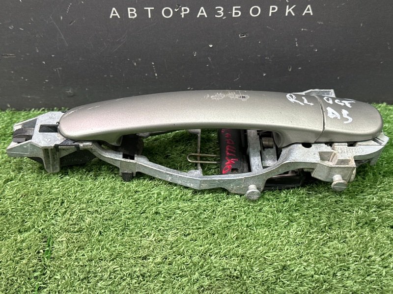 Ручка двери наружная в сборе Skoda Octavia A5