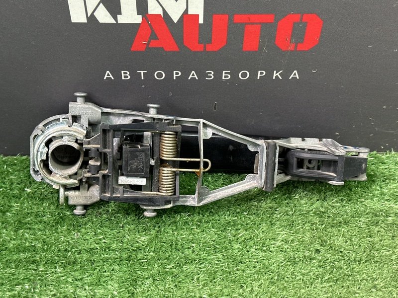 Ручка двери наружная в сборе Skoda Octavia A5