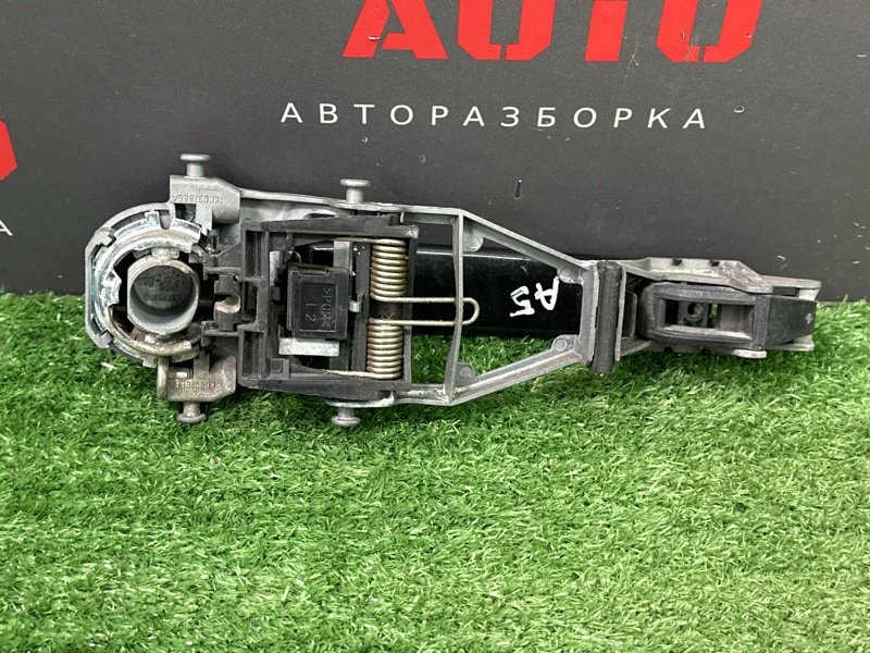 Ручка двери наружная в сборе Skoda Octavia A5