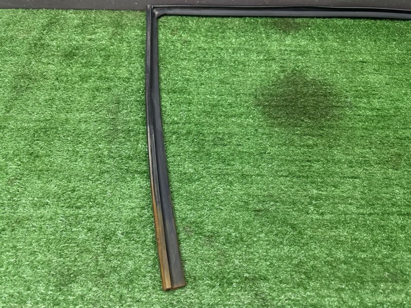 Уплотнитель стекла направляющий Kia Rio 3 2014 QB