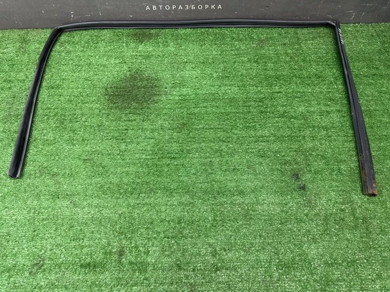 Уплотнитель стекла направляющий Kia Rio 3 2014 QB