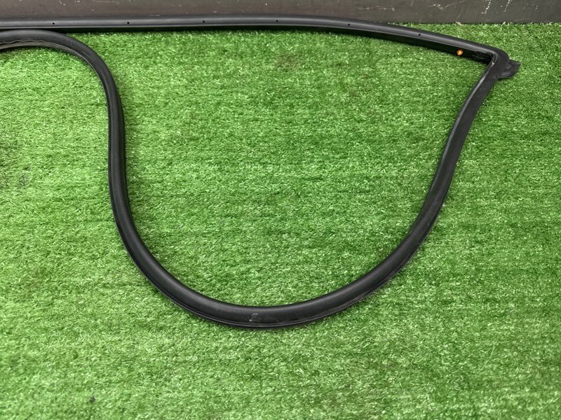 Уплотнитель двери Kia Rio 3 2014 QB