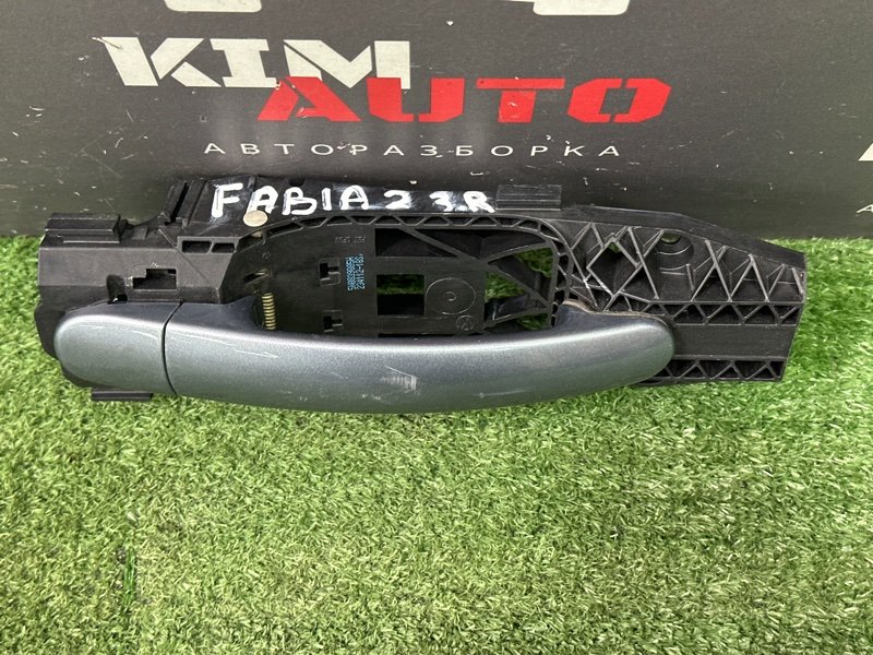 Ручка двери наружная в сборе Skoda Fabia 2