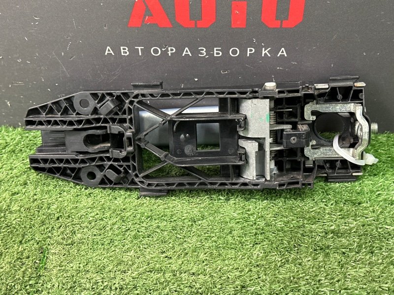 Ручка двери наружная в сборе Skoda Fabia 2