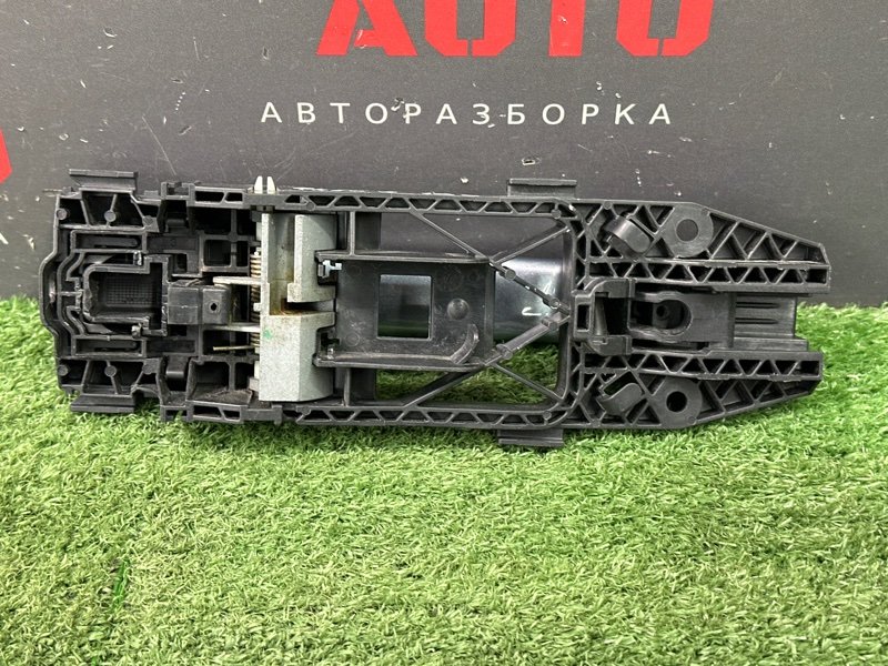 Ручка двери наружная в сборе Skoda Fabia 2