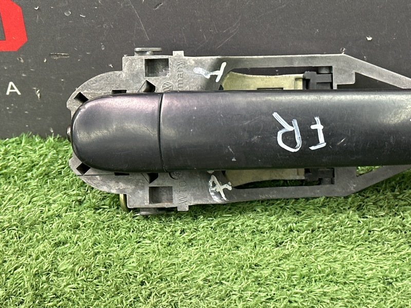 Ручка двери наружная в сборе Skoda Fabia 1