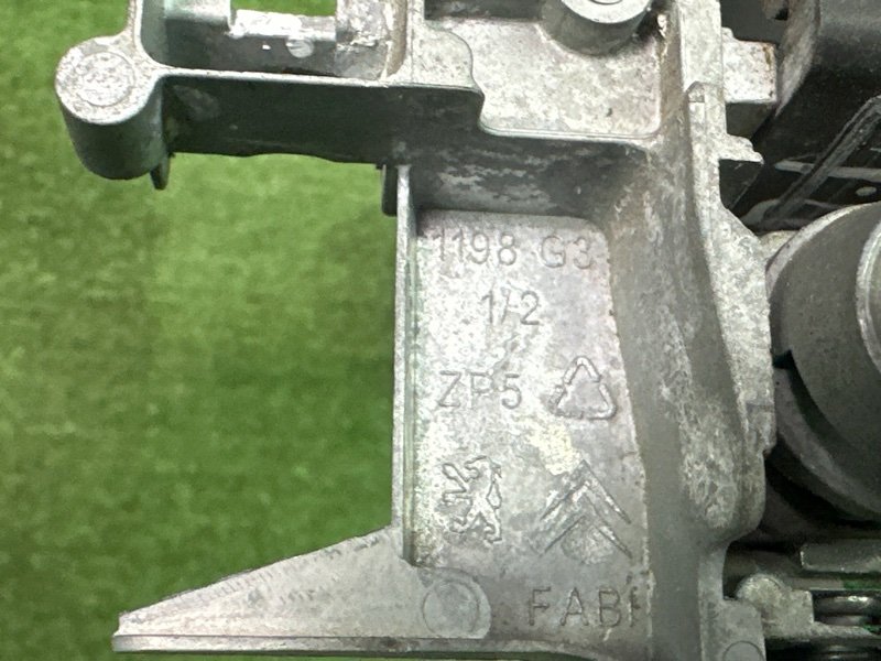 Ручка двери наружная в сборе Peugeot 207