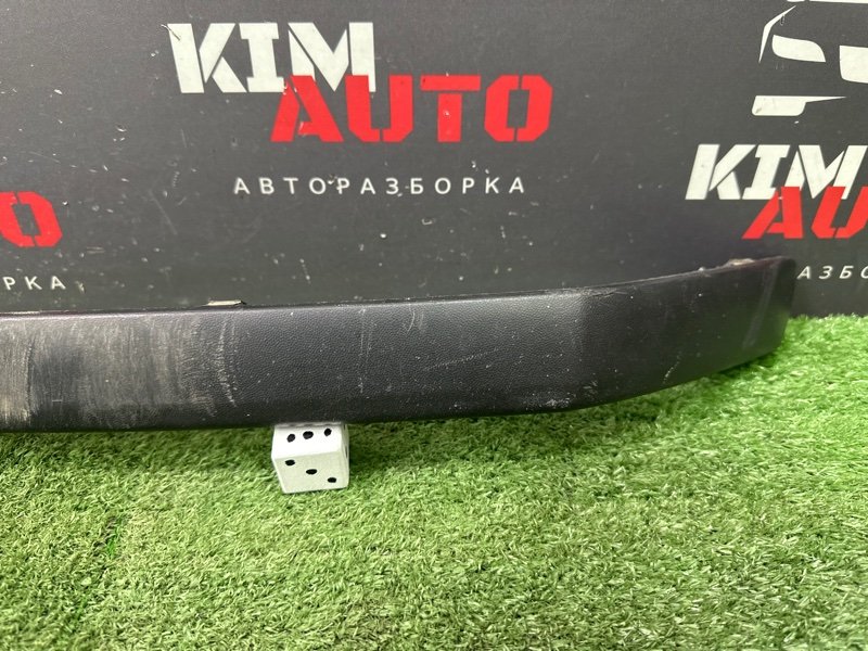 Накладка переднего бампера Skoda Fabia 1