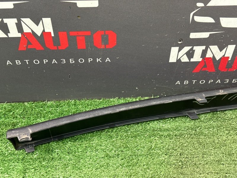 Накладка переднего бампера Skoda Fabia 1