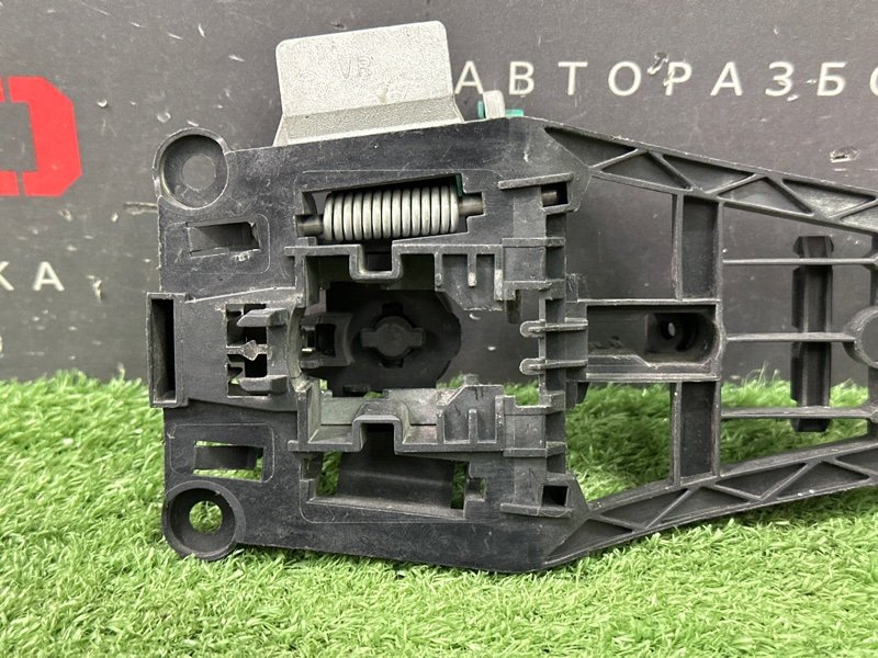 Кронштейн ручки двери Opel Astra H