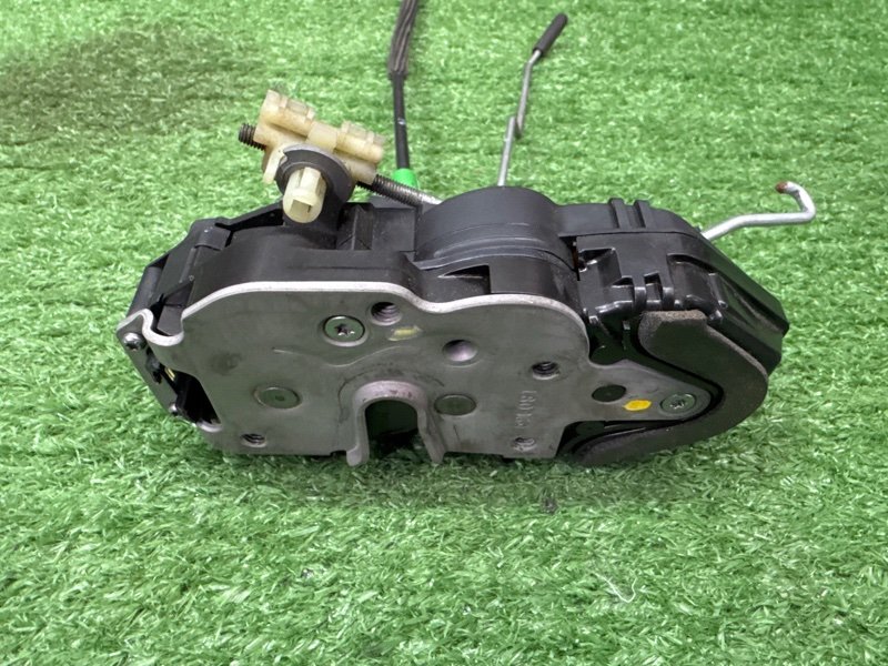 Замок двери Opel Astra J