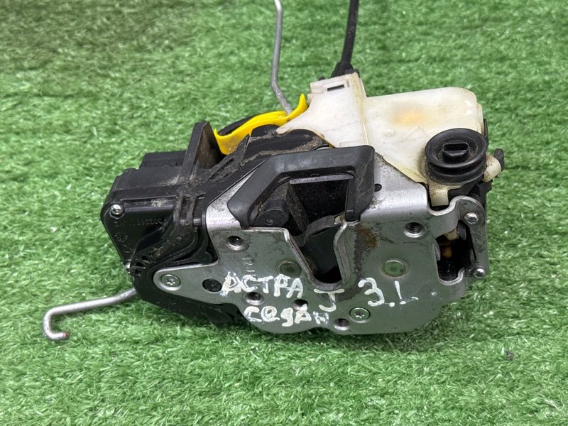 Замок двери Opel Astra J