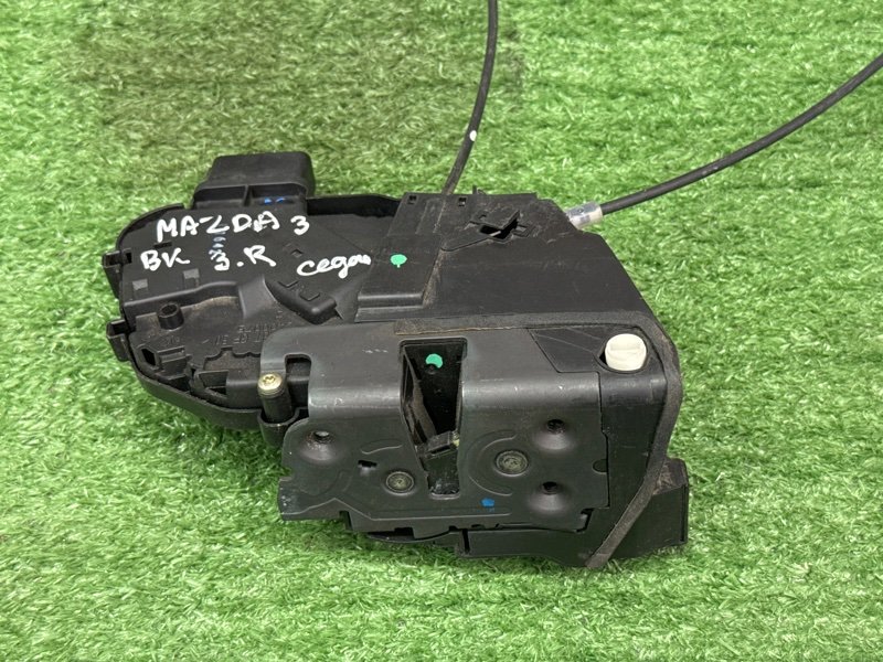 Замок двери Mazda 3