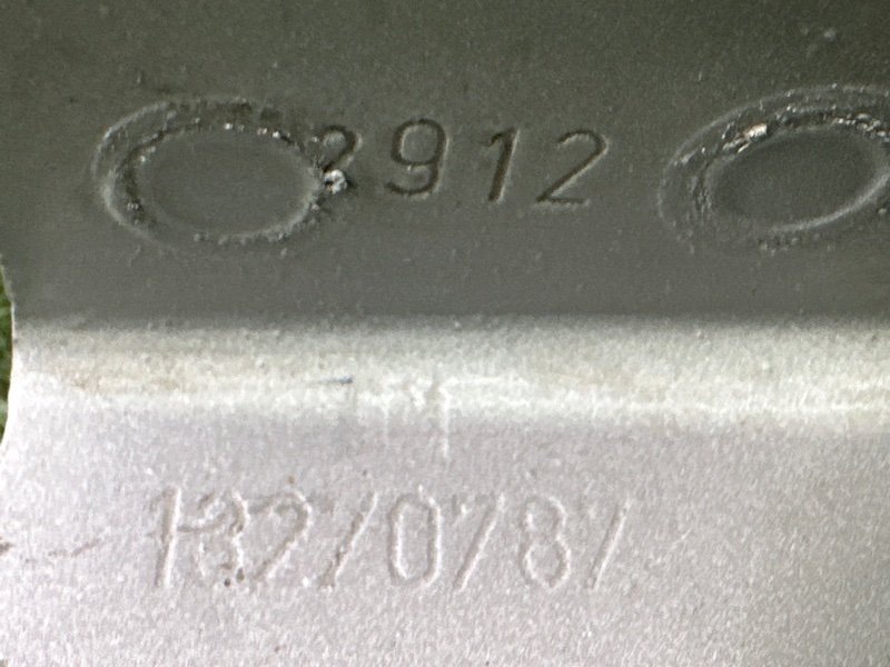 Петли капота Opel Astra J