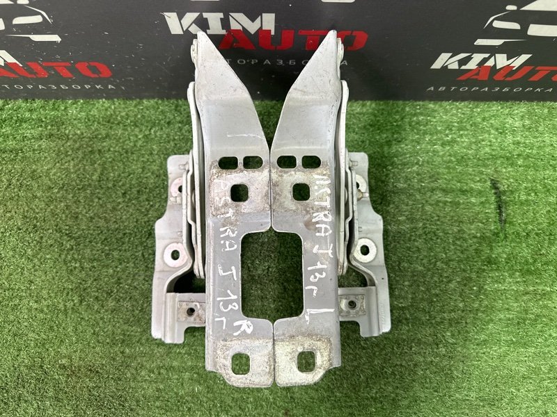 Петли капота Opel Astra J