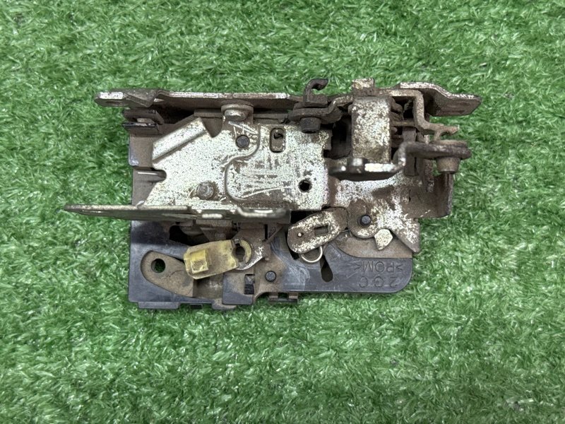 Замок двери Renault Logan