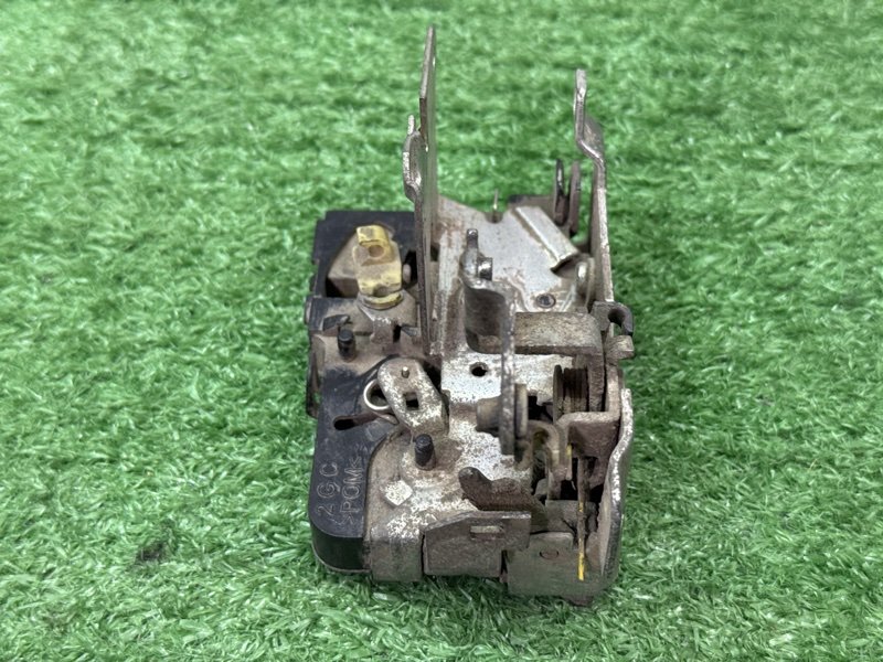 Замок двери Renault Logan