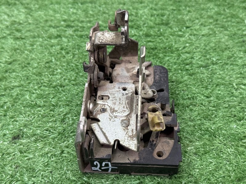 Замок двери Renault Logan