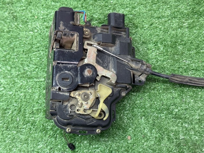 Замок двери Skoda Octavia A4