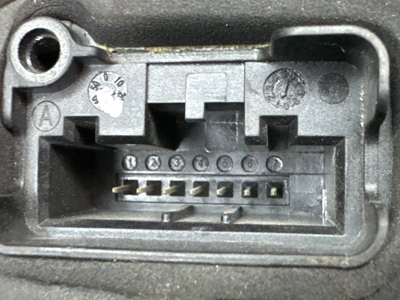 Замок двери Volkswagen Polo 5