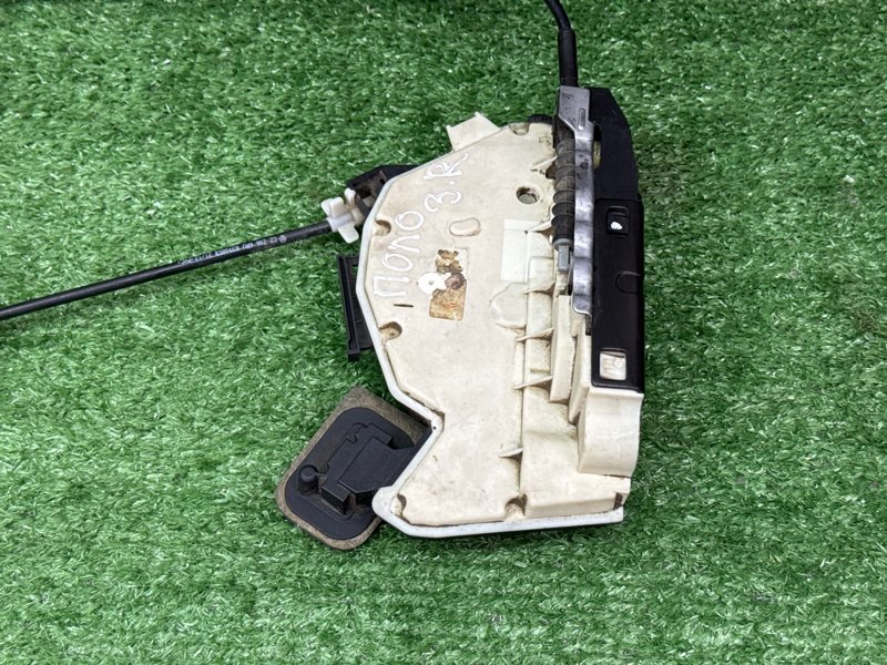 Замок двери Volkswagen Polo 5