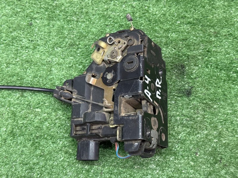 Замок двери Skoda Octavia A4