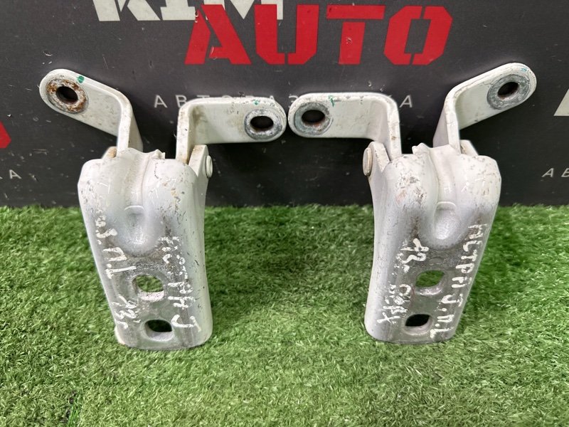 Петли двери Opel Astra J