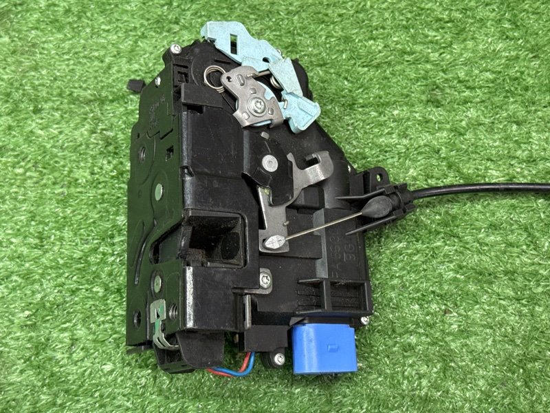 Замок двери Skoda Octavia A5