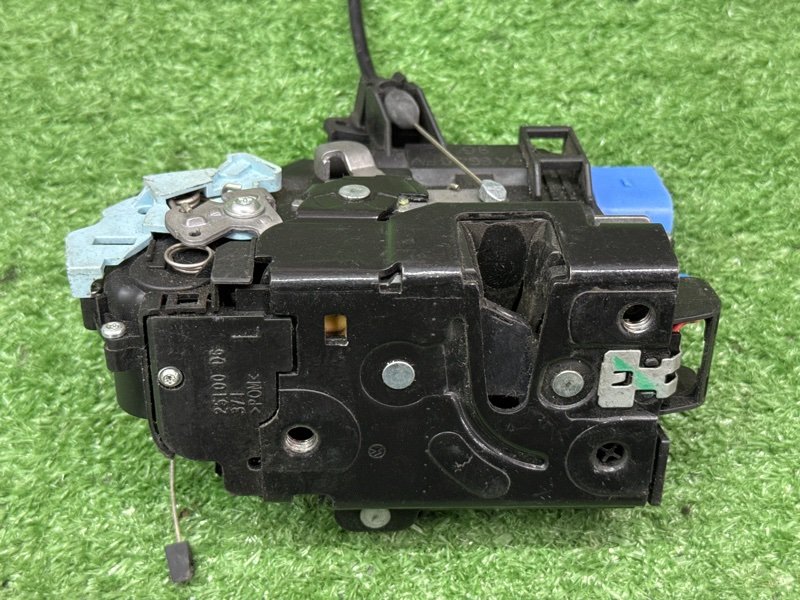 Замок двери Skoda Octavia A5