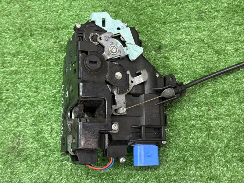 Замок двери Skoda Octavia A5