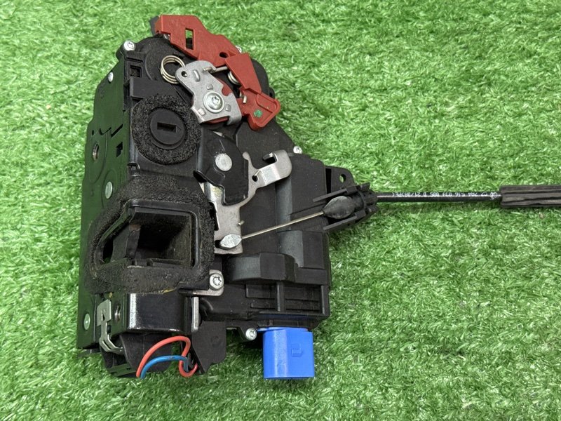 Замок двери Skoda Fabia 2