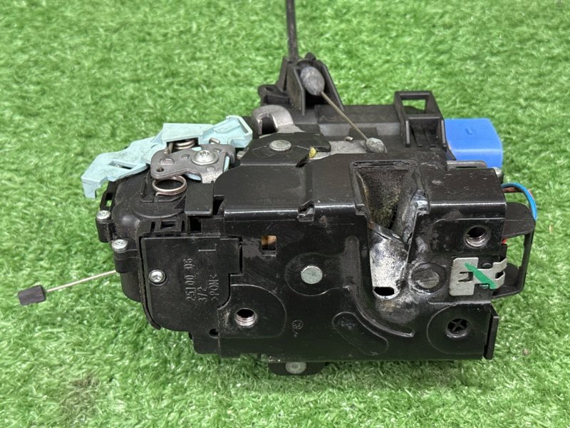 Замок двери Skoda Octavia A5