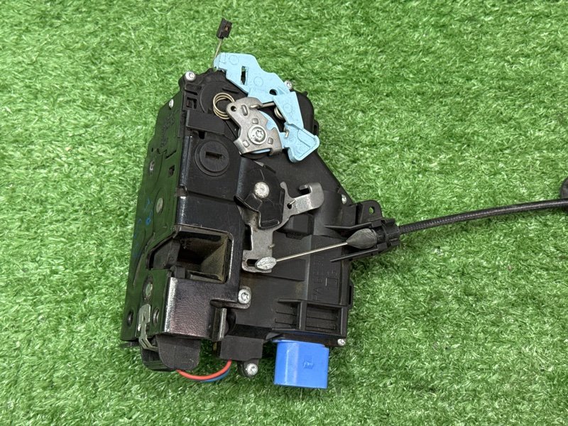 Замок двери Skoda Octavia A5