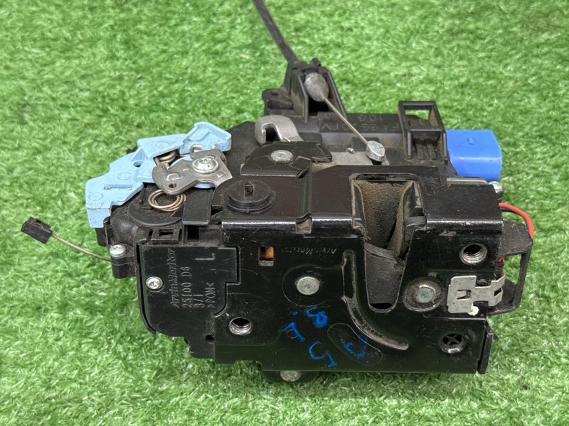 Замок двери Skoda Octavia A5