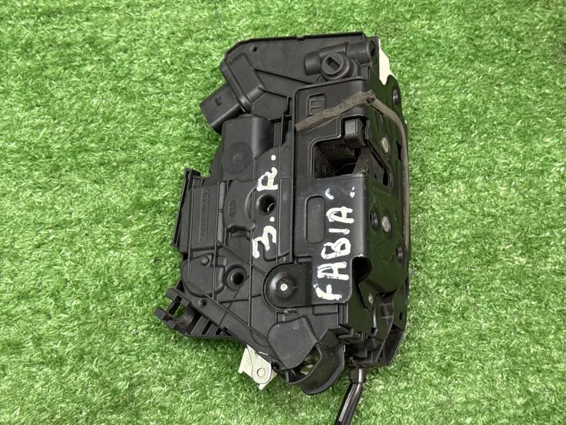 Замок двери Skoda Fabia 2