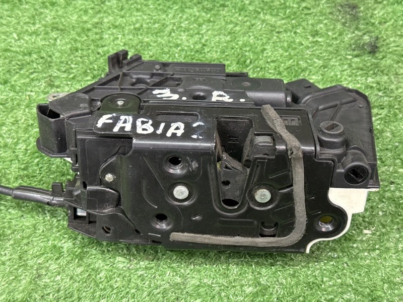 Замок двери Skoda Fabia 2