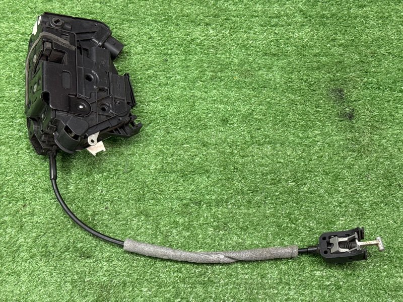 Замок двери Skoda Fabia 2