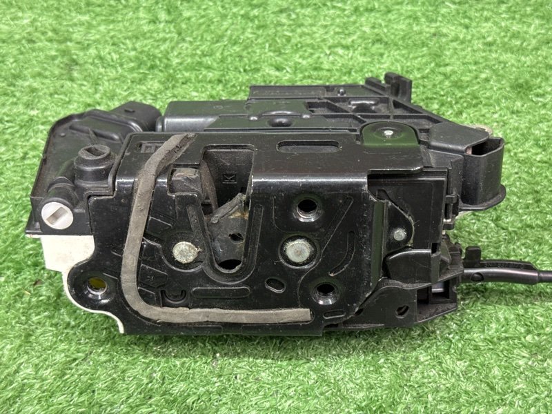 Замок двери Skoda Fabia 2